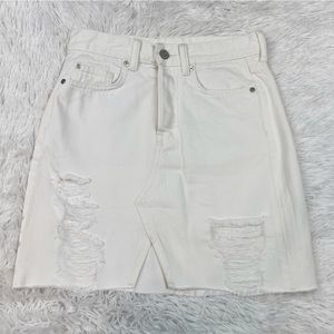 &Denim women's size 2 distressed denim mini skirt in white